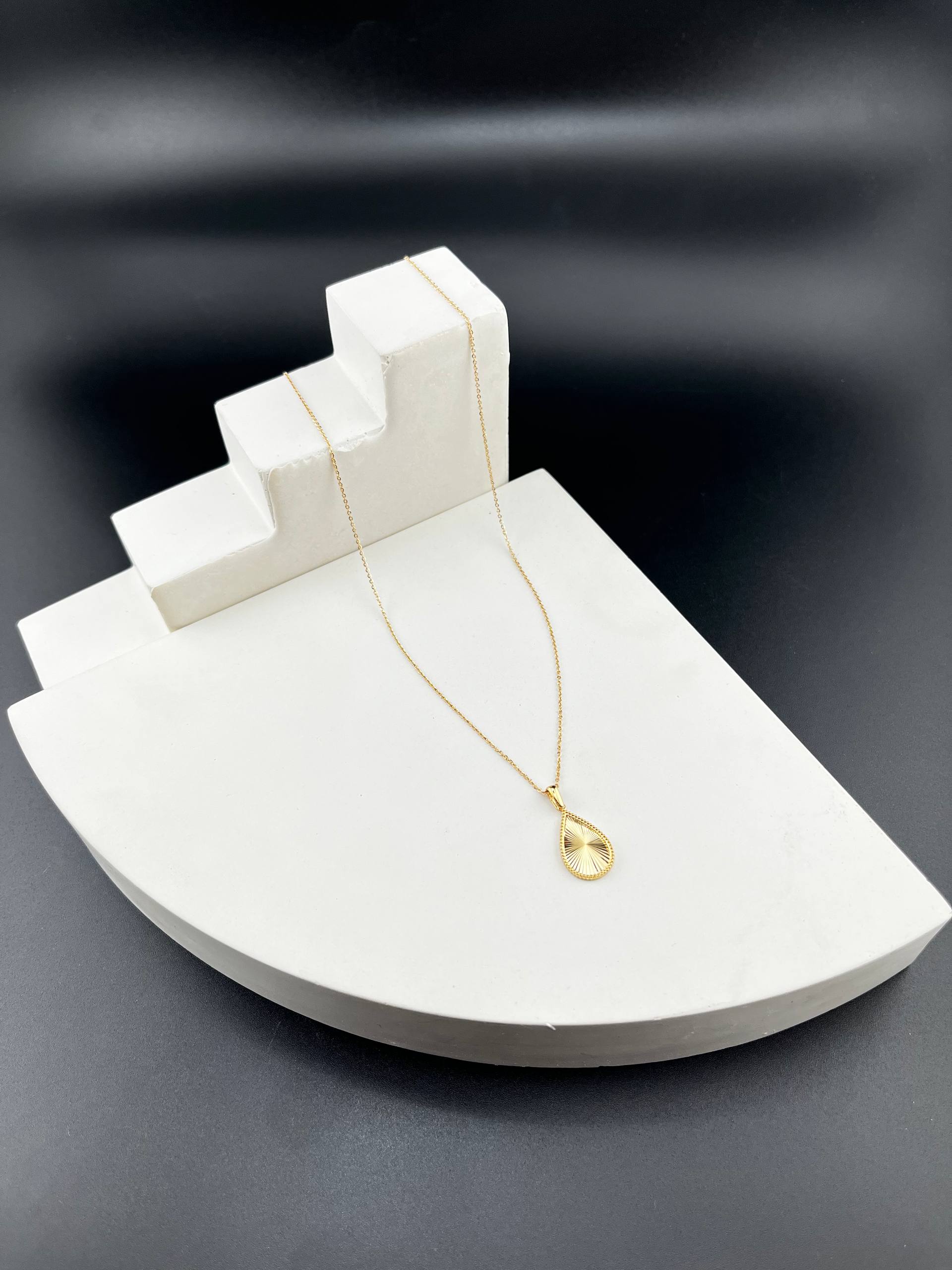 photo_2025-12-25_19-28-30 گردنبند با زنجیر اشک تراشه - تصویر 1